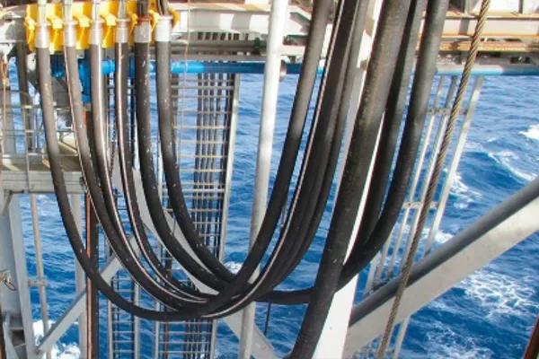 Oil hoses for oil platforms